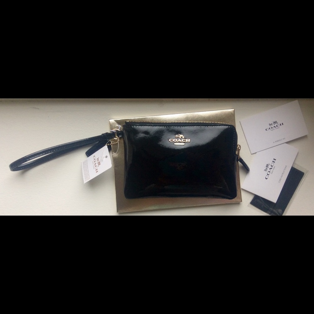 Corner Zip Black Patent Leather Wristlet